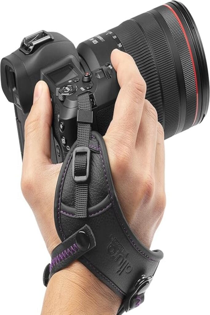 "Altura Camera Strap showcasing 8 key benefits for photographers, in a stylish design."