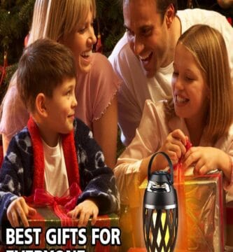 Xpoovv speaker on a green background, showcasing its sleek outdoor-friendly design.